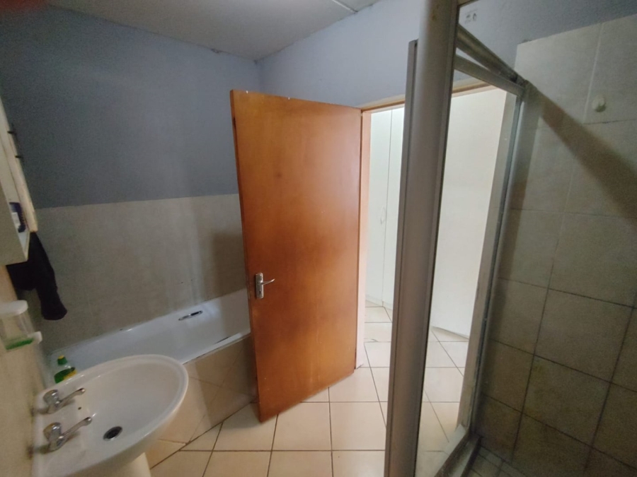 2 Bedroom Property for Sale in Pretoria North Gauteng