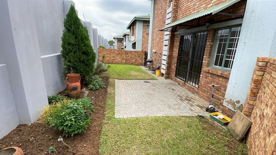 2 Bedroom Property for Sale in Farrar Park Gauteng