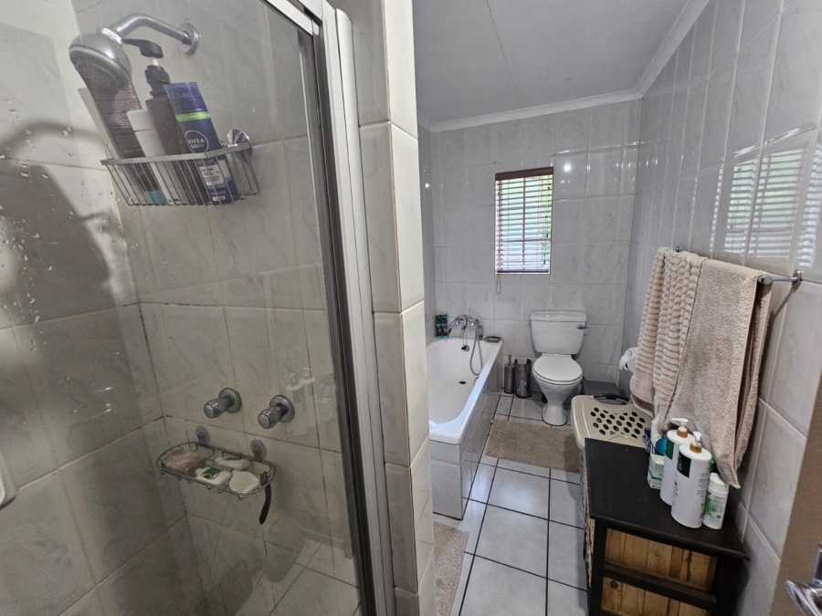 3 Bedroom Property for Sale in Faerie Glen Gauteng