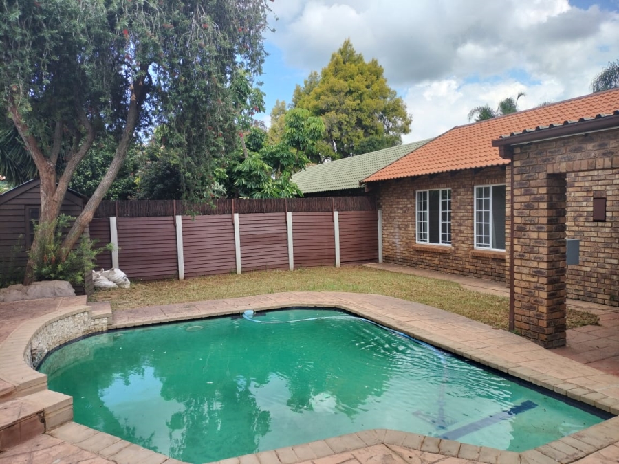 5 Bedroom Property for Sale in Doornpoort Gauteng