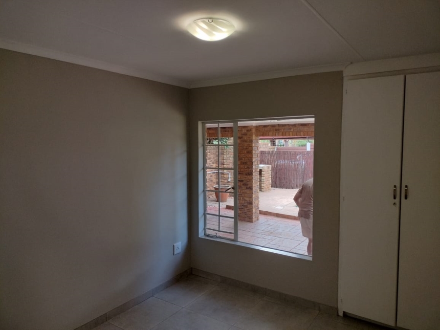 5 Bedroom Property for Sale in Doornpoort Gauteng