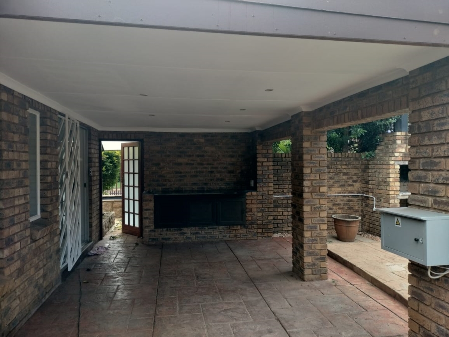 5 Bedroom Property for Sale in Doornpoort Gauteng