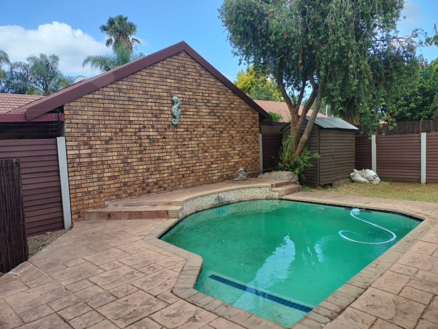 5 Bedroom Property for Sale in Doornpoort Gauteng