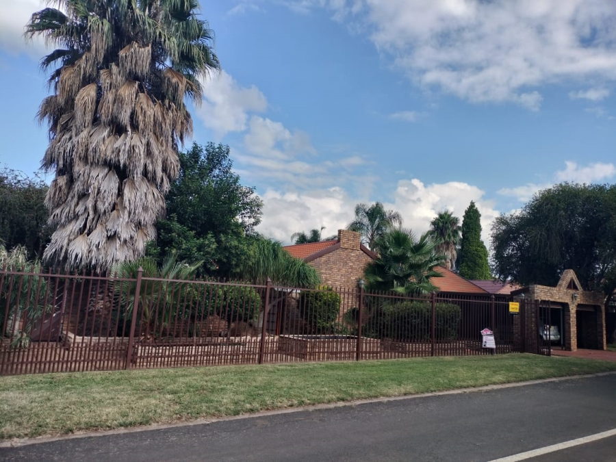 5 Bedroom Property for Sale in Doornpoort Gauteng