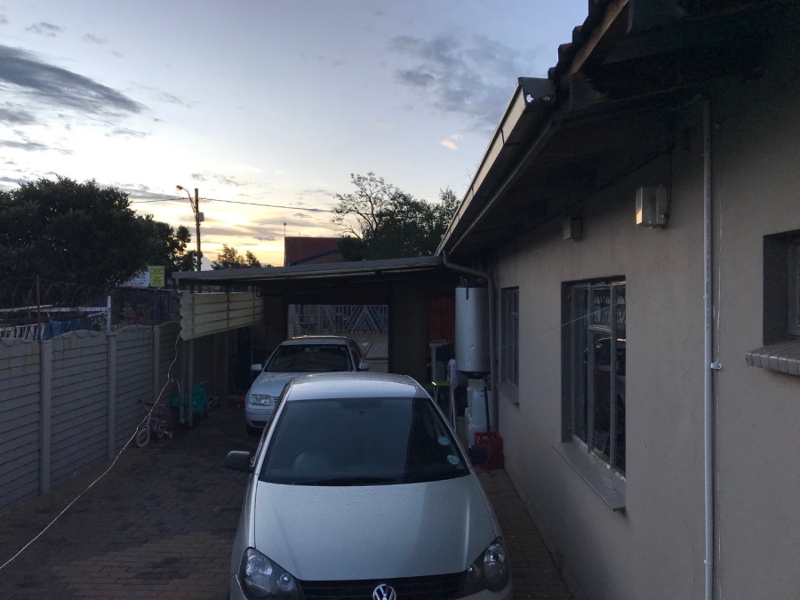 4 Bedroom Property for Sale in Lenasia Ext 1 Gauteng