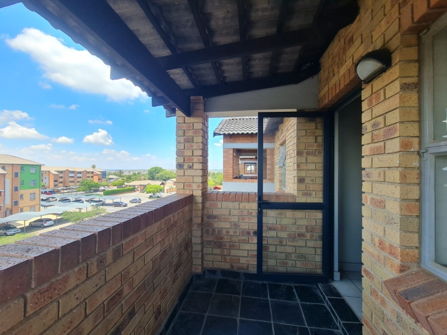 2 Bedroom Property for Sale in Heuweloord Gauteng