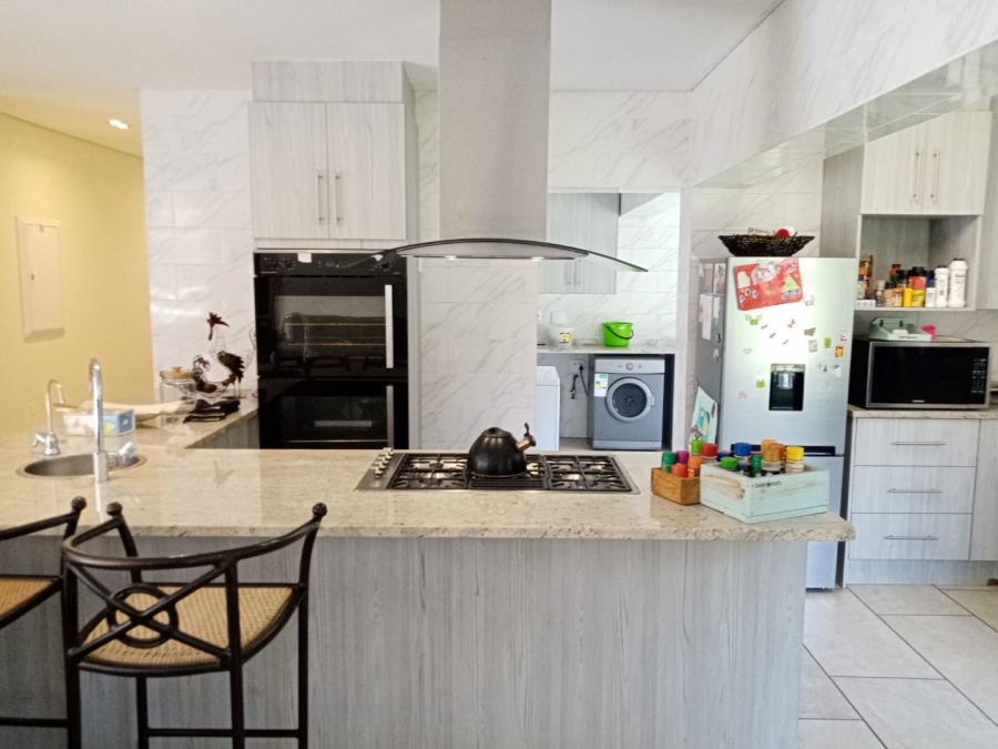 5 Bedroom Property for Sale in Meyerspark Gauteng