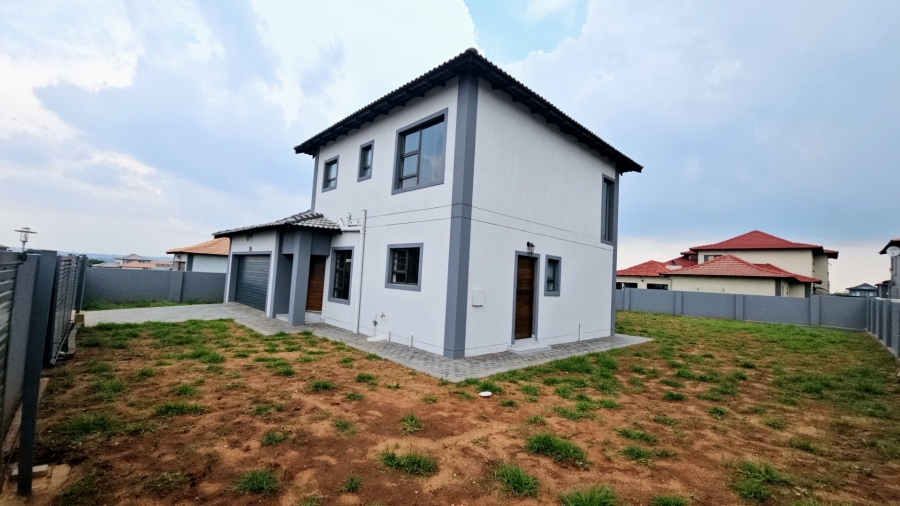 To Let 3 Bedroom Property for Rent in Halfway House Gauteng