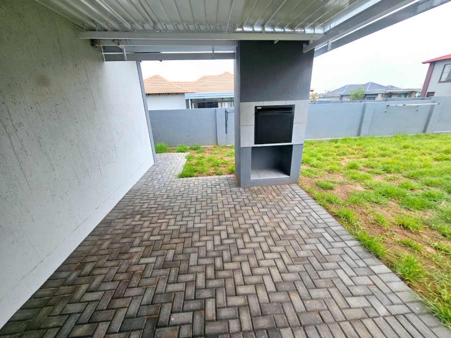 To Let 3 Bedroom Property for Rent in Halfway House Gauteng