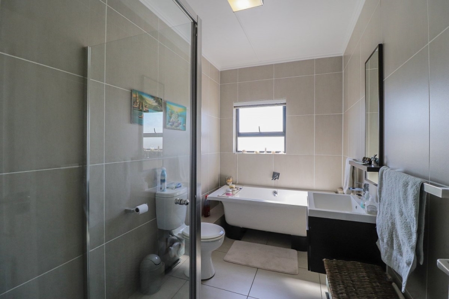 2 Bedroom Property for Sale in Greenstone Ridge Gauteng