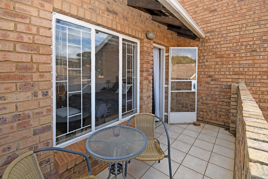 2 Bedroom Property for Sale in Die Hoewes Gauteng