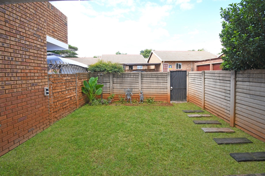 2 Bedroom Property for Sale in Die Hoewes Gauteng