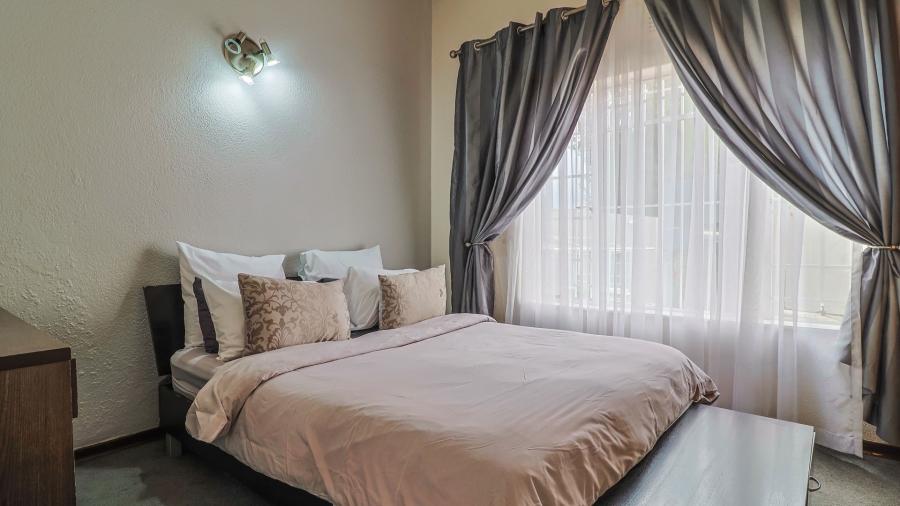 5 Bedroom Property for Sale in Winchester Hills Gauteng