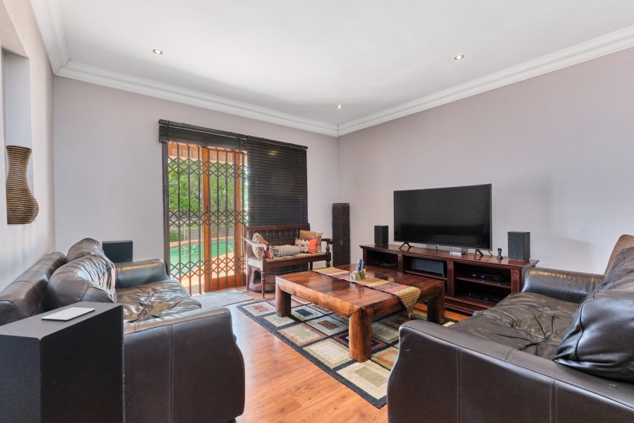 5 Bedroom Property for Sale in Weltevreden Park Gauteng