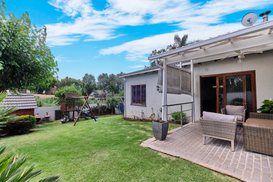 5 Bedroom Property for Sale in Weltevreden Park Gauteng