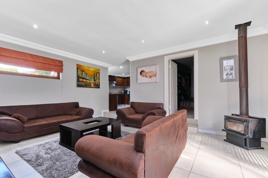 5 Bedroom Property for Sale in Weltevreden Park Gauteng