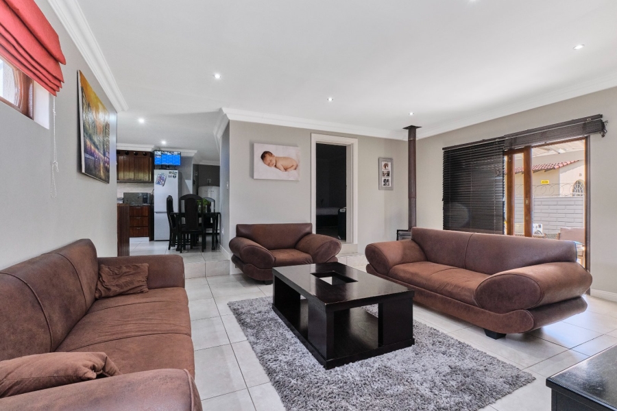 5 Bedroom Property for Sale in Weltevreden Park Gauteng