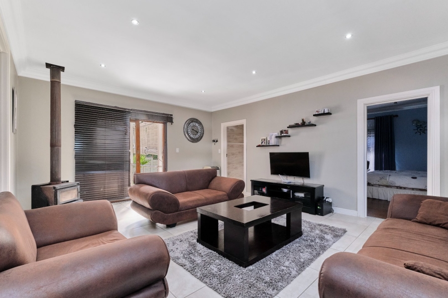 5 Bedroom Property for Sale in Weltevreden Park Gauteng