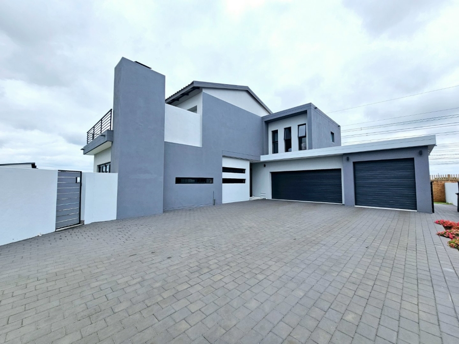 To Let 5 Bedroom Property for Rent in Midstream Heights Gauteng