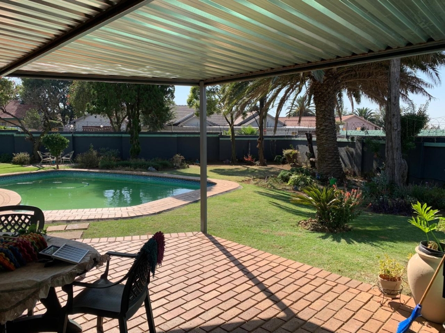 4 Bedroom Property for Sale in Brackenhurst Gauteng