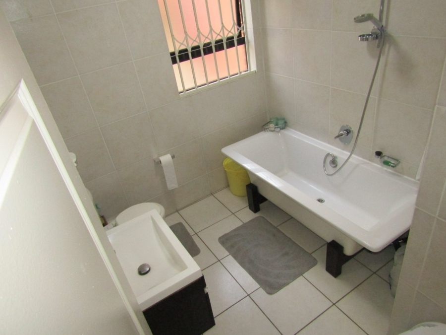 To Let 3 Bedroom Property for Rent in Oakdene Gauteng