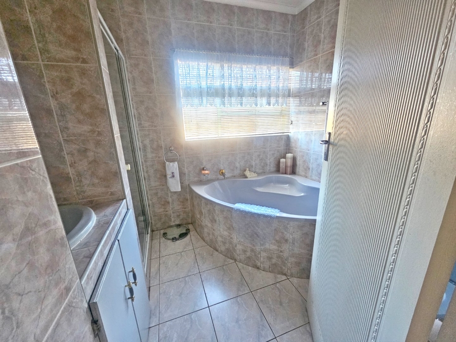 2 Bedroom Property for Sale in Parkrand Gauteng