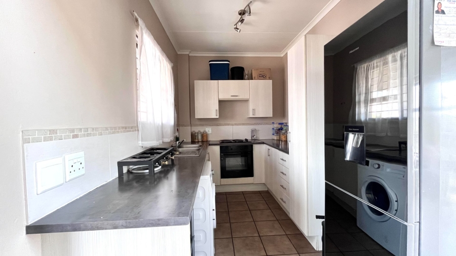 To Let 2 Bedroom Property for Rent in Honeydew Grove Gauteng