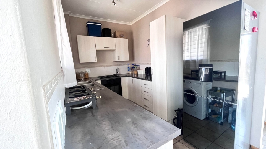 To Let 2 Bedroom Property for Rent in Honeydew Grove Gauteng