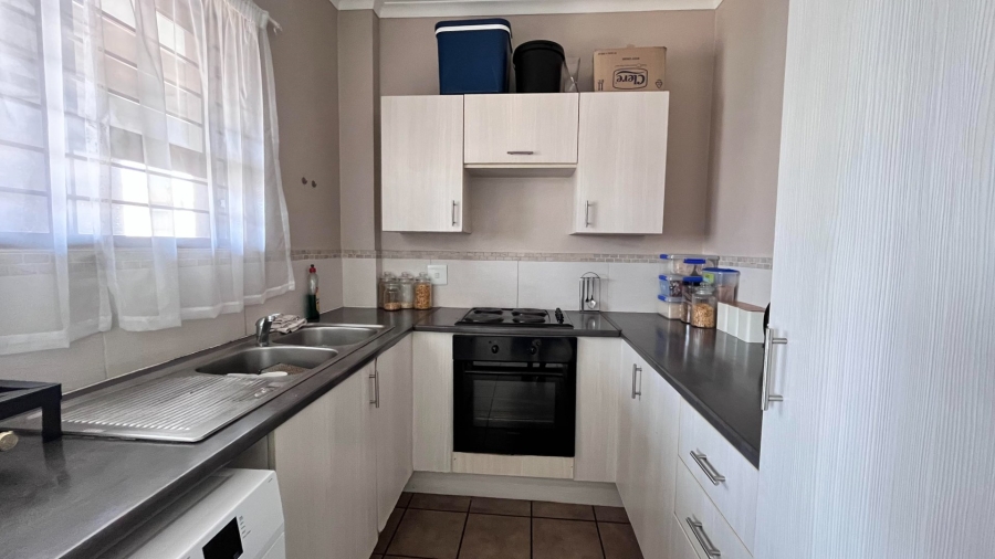 To Let 2 Bedroom Property for Rent in Honeydew Grove Gauteng