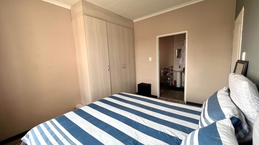 To Let 2 Bedroom Property for Rent in Honeydew Grove Gauteng