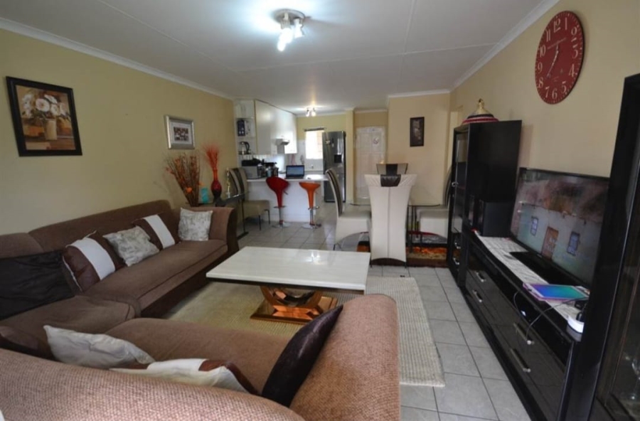 To Let 2 Bedroom Property for Rent in Oakdene Gauteng