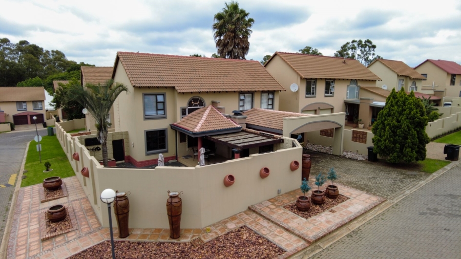 3 Bedroom Property for Sale in Glen Marais Gauteng