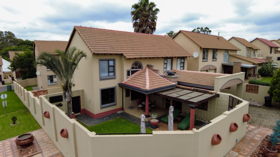 3 Bedroom Property for Sale in Glen Marais Gauteng