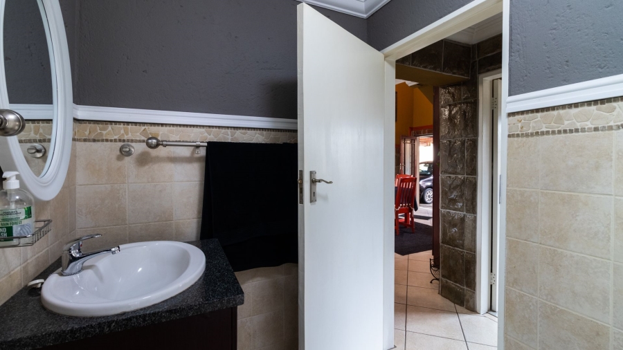 3 Bedroom Property for Sale in Glen Marais Gauteng