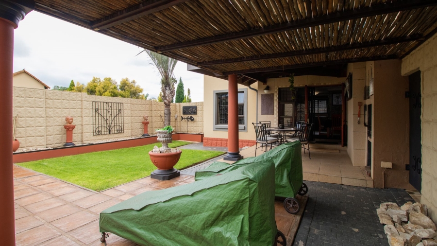 3 Bedroom Property for Sale in Glen Marais Gauteng