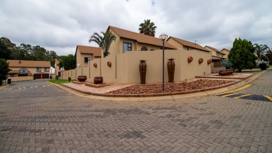 3 Bedroom Property for Sale in Glen Marais Gauteng