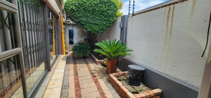 3 Bedroom Property for Sale in New Redruth Gauteng