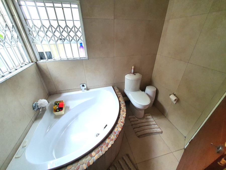  Bedroom Property for Sale in Bedfordview Gauteng