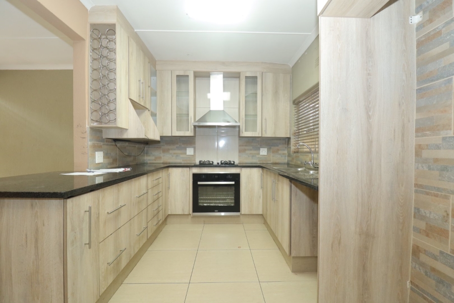 3 Bedroom Property for Sale in Helderkruin Gauteng