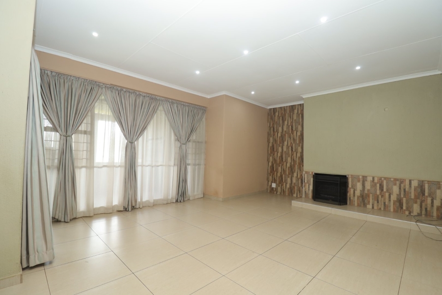 3 Bedroom Property for Sale in Helderkruin Gauteng