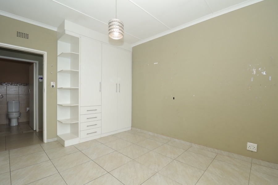 3 Bedroom Property for Sale in Helderkruin Gauteng