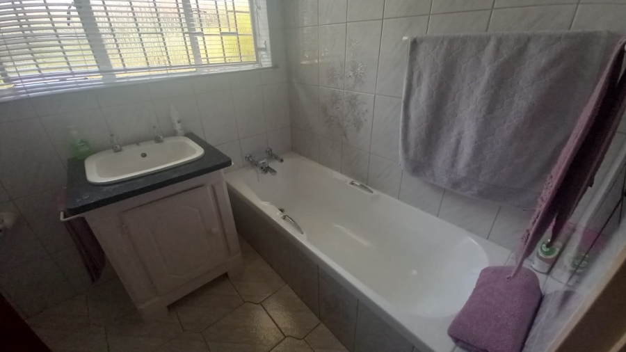 3 Bedroom Property for Sale in Wilro Park Gauteng