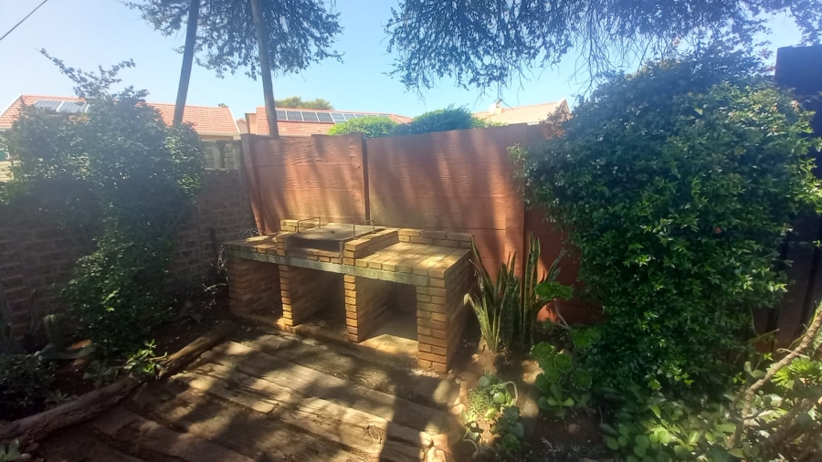 3 Bedroom Property for Sale in Wilro Park Gauteng