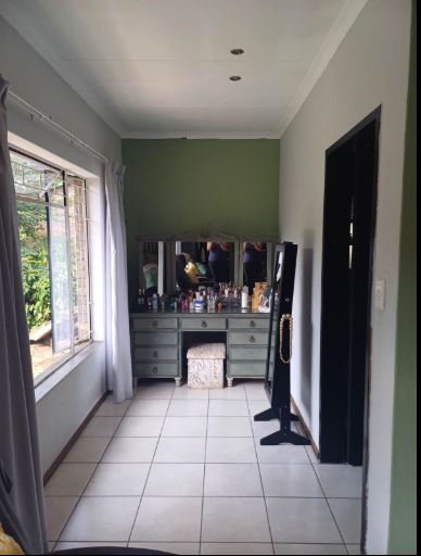 6 Bedroom Property for Sale in Lyttelton Manor Gauteng