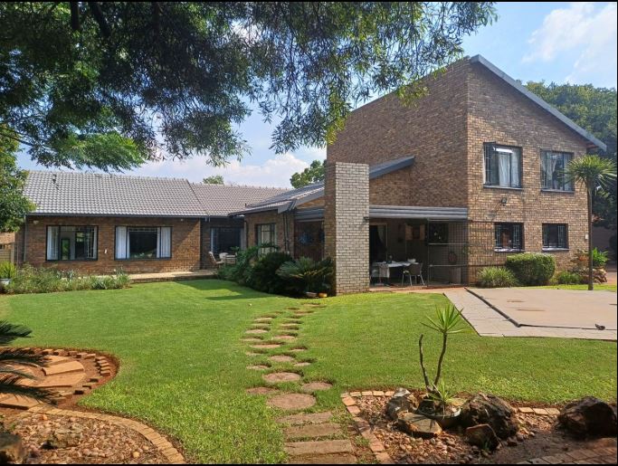 6 Bedroom Property for Sale in Lyttelton Manor Gauteng