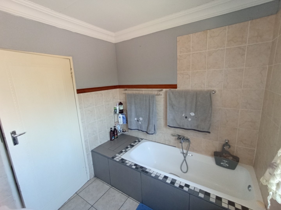 3 Bedroom Property for Sale in Annlin Gauteng