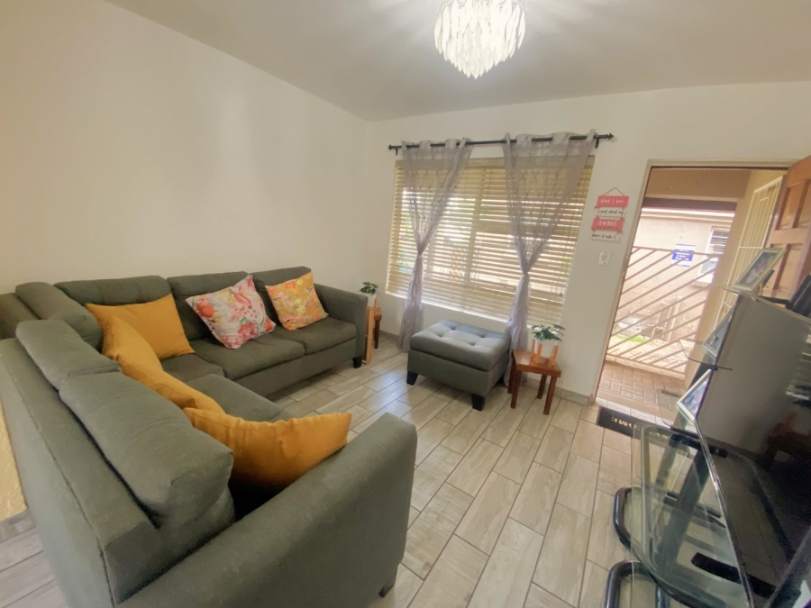 1 Bedroom Property for Sale in Roodekrans Gauteng