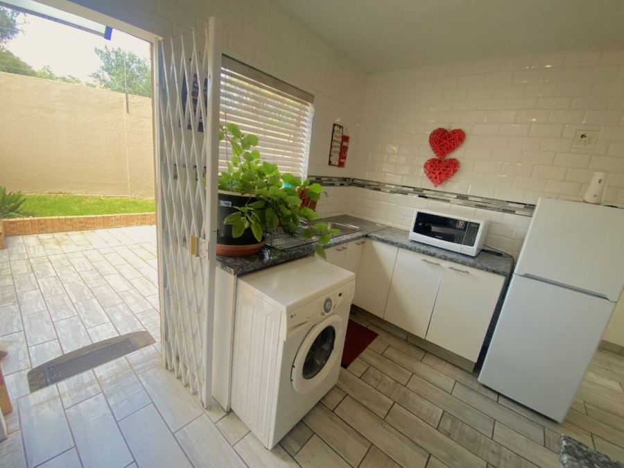 1 Bedroom Property for Sale in Roodekrans Gauteng