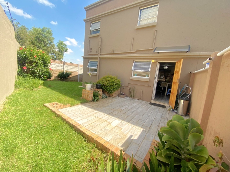 1 Bedroom Property for Sale in Roodekrans Gauteng