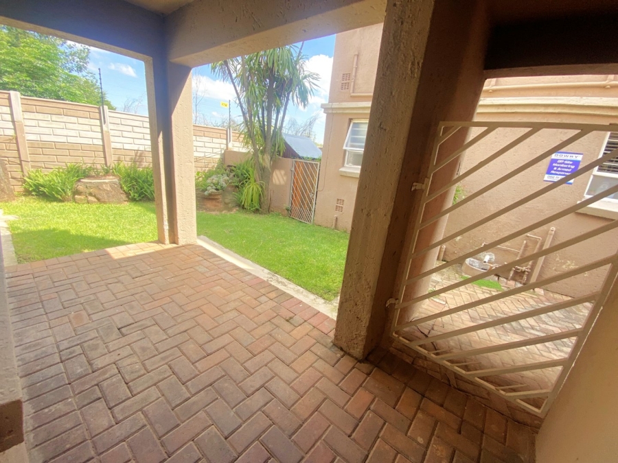 1 Bedroom Property for Sale in Roodekrans Gauteng